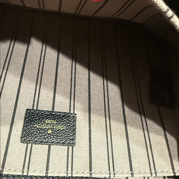 Auth Louis Vuitton Monogram Empreinte Black Leather Pochette Metis Crossbody - Picture 17 of 17